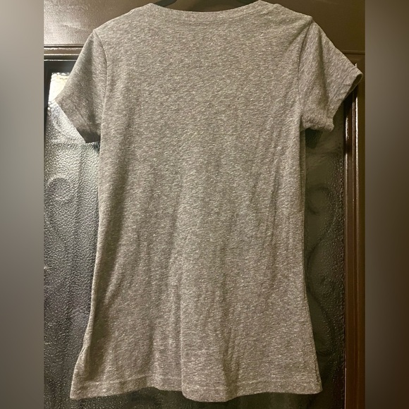 MLB KC Royals Baseball Bat Flag Women’s VNeck Tee Shirt Top Gray Kansas City - Picture 3 of 4